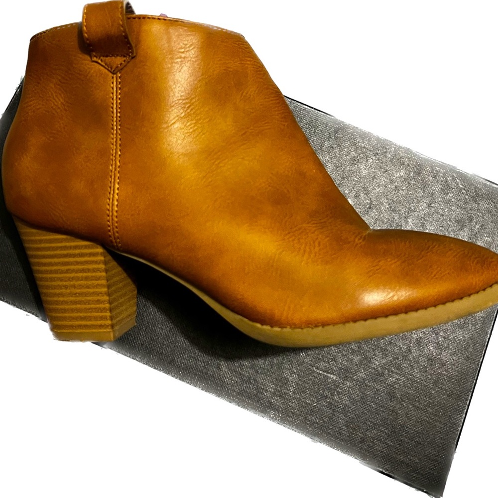 Camel booties